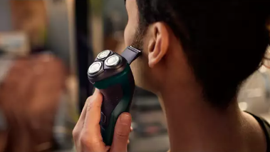  Pop-up trimmer for your moustache and sideburns